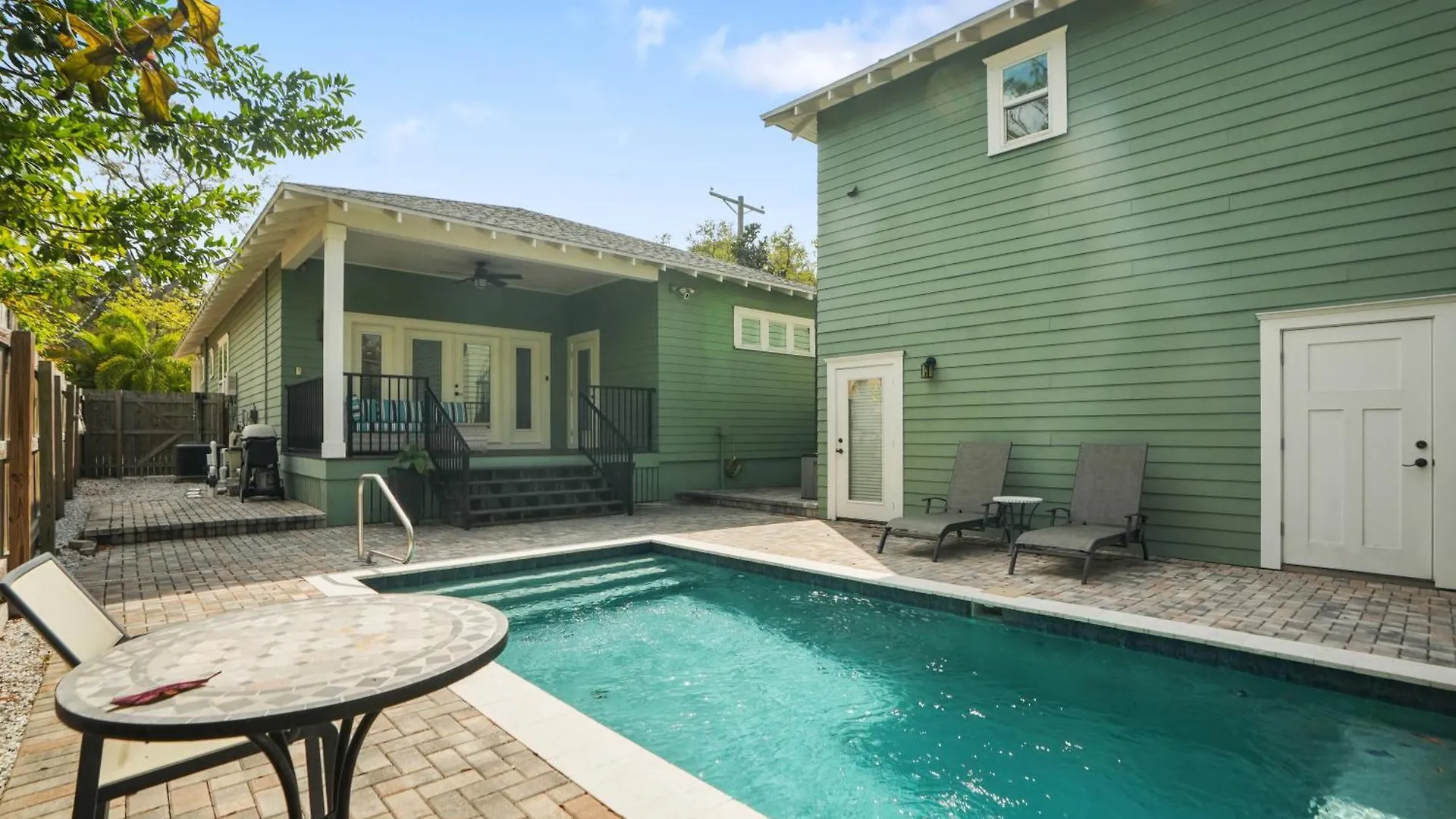 בית נופש הוילה טאמפה Modern Poolside Retreat & Cozy Escape