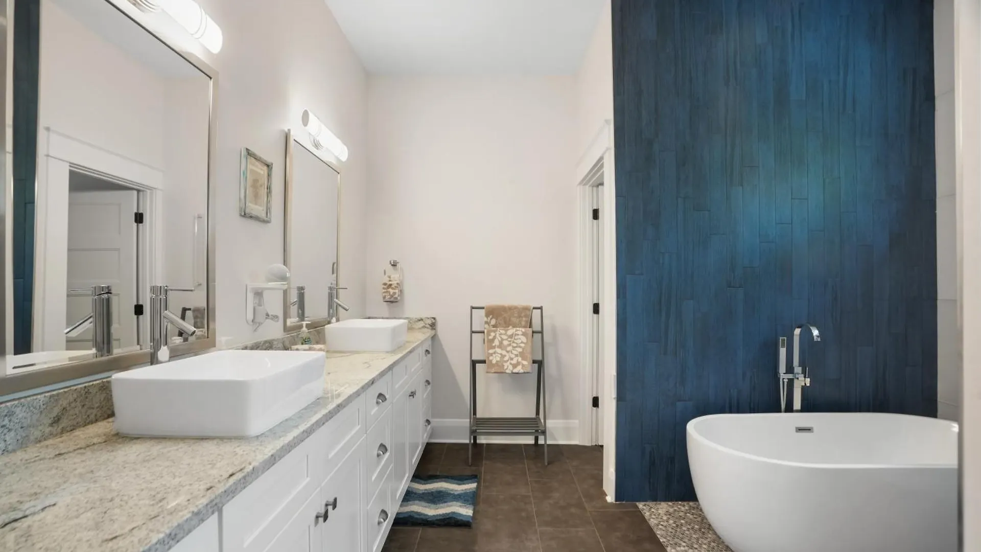 הוילה טאמפה Modern Poolside Retreat & Cozy Escape בית נופש