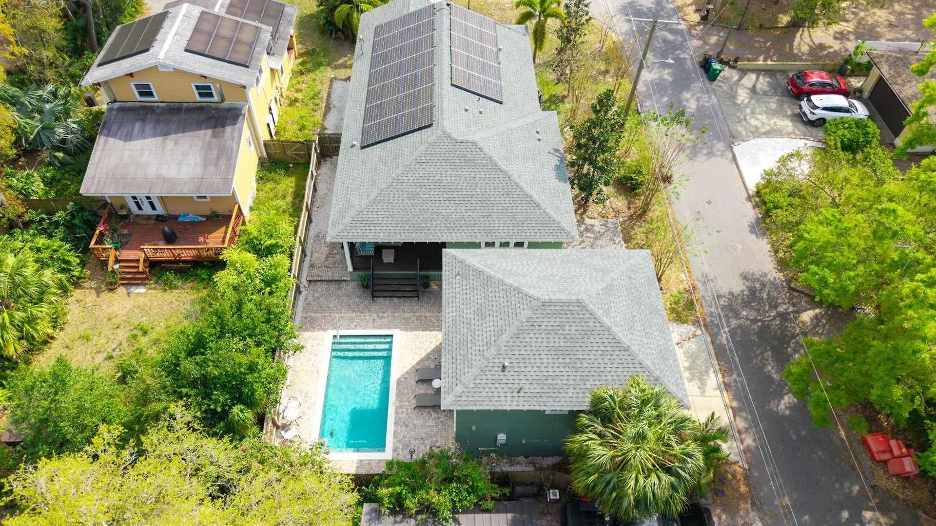 הוילה טאמפה Modern Poolside Retreat & Cozy Escape 0*,  ארצות הברית